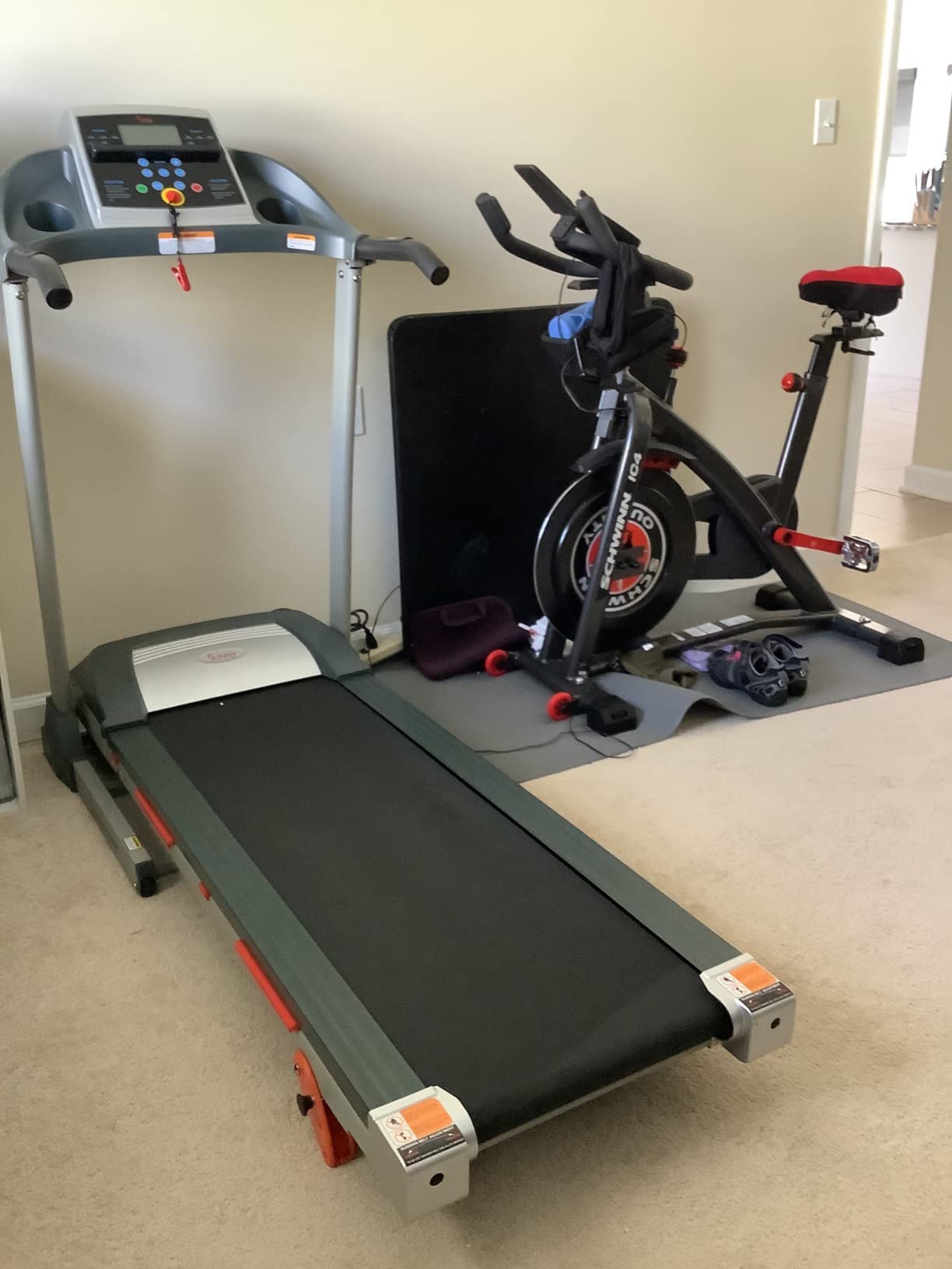 【Sports&Outdoors】Folding Incline Treadmill with Optional Exclusive SunnyFit App & Smart Bluetooth Connectivity