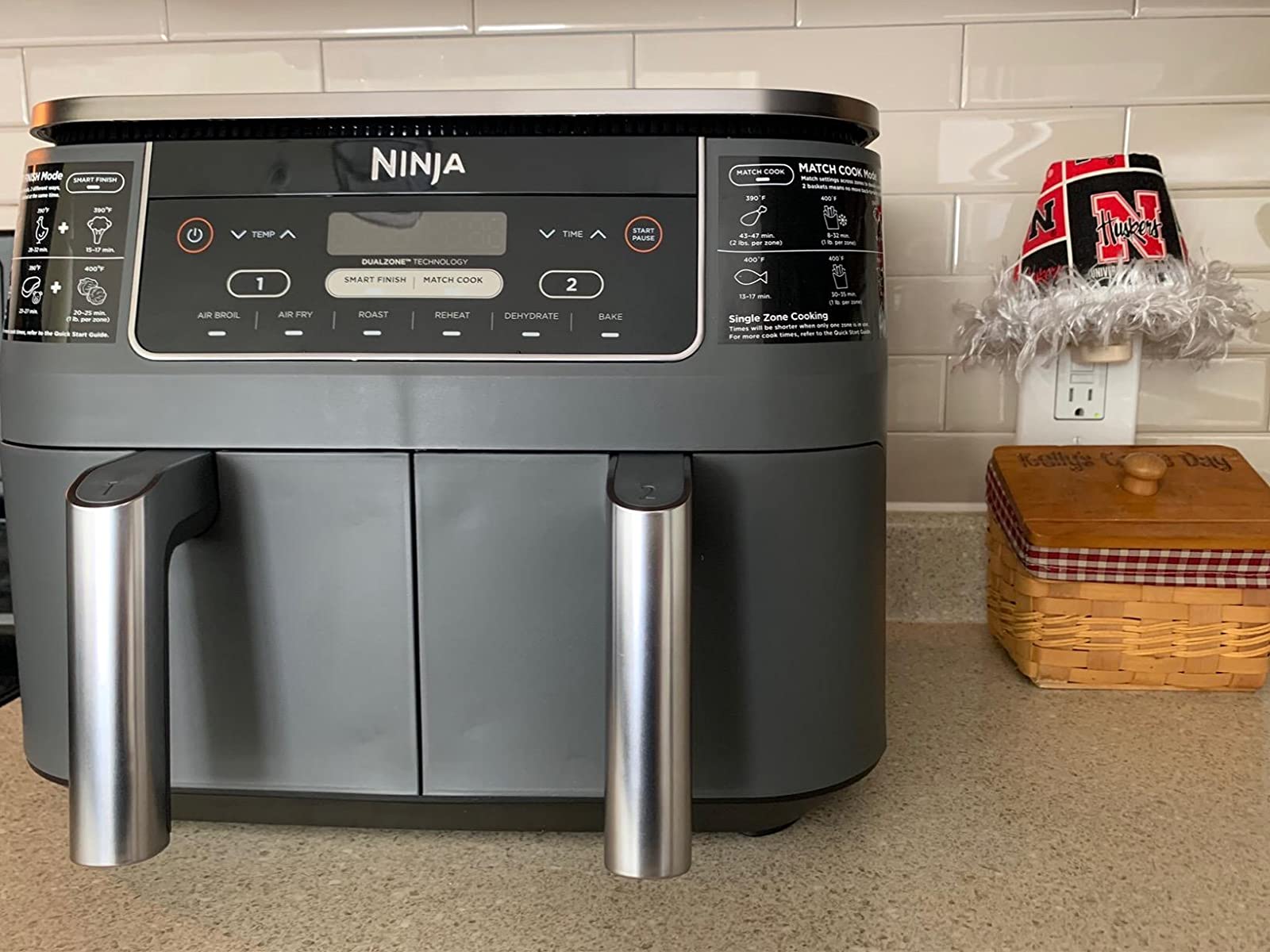 Ninja DZ201 Foodi Air Fryer, approx. 7.57 l capacity and dark grey stainless steel finish