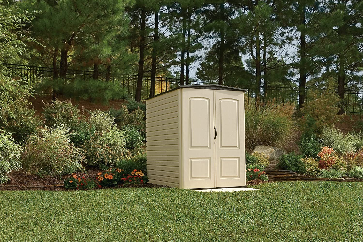 Rubbermaid Large Plastic Vertical Resin Weather Resistant Storage Shed, 5 x 6 Ft., Sandstone, for Garden/Backyard/Home/Pool/Bikes/Lawn Mowers
